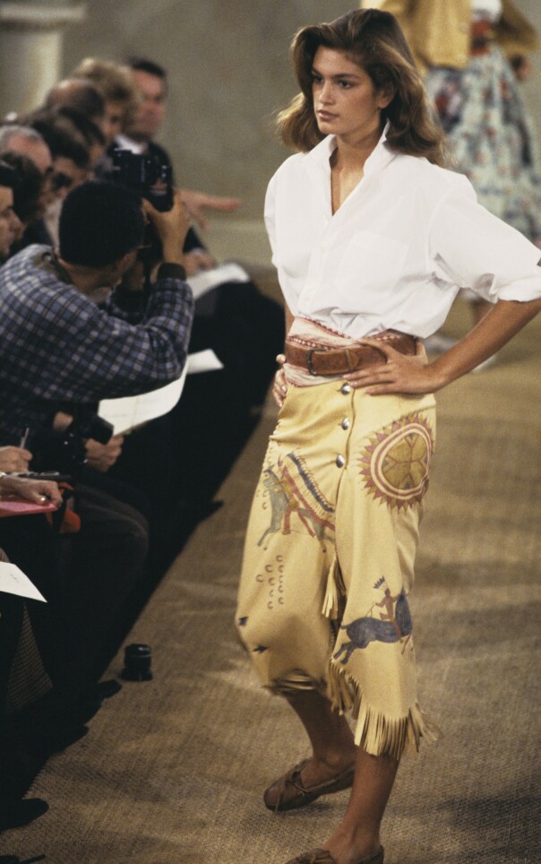 STJERNE: Cindy Crawford har hatt en suksessfull modellkarriere. Her er hun på catwalken for Ralph Lauren i 1989, to år etter forsiden for amerikanske Vogue. Foto: NTB Scanpix STJERNE: Cindy Crawford har hatt en suksessfull modellkarriere. Her er hun på catwalken for Ralph Lauren i 1989, to år etter forsiden for amerikanske Vogue. Foto: NTB Scanpix